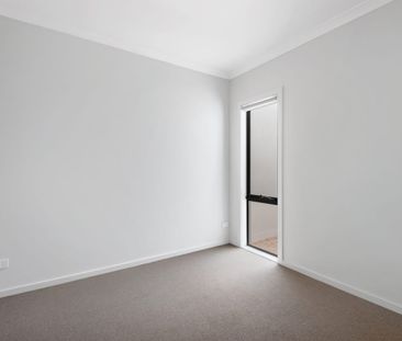 11 Callaway Street, Mambourin, Vic 3024 - Photo 4