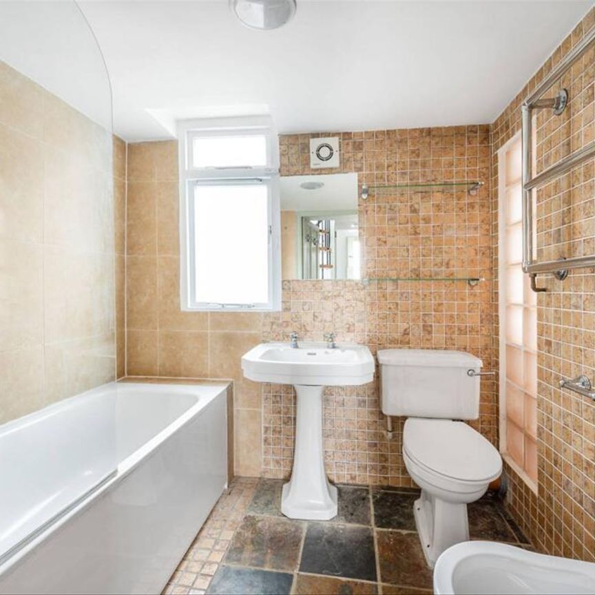 Lancaster Cottages, TW10, London - Photo 1