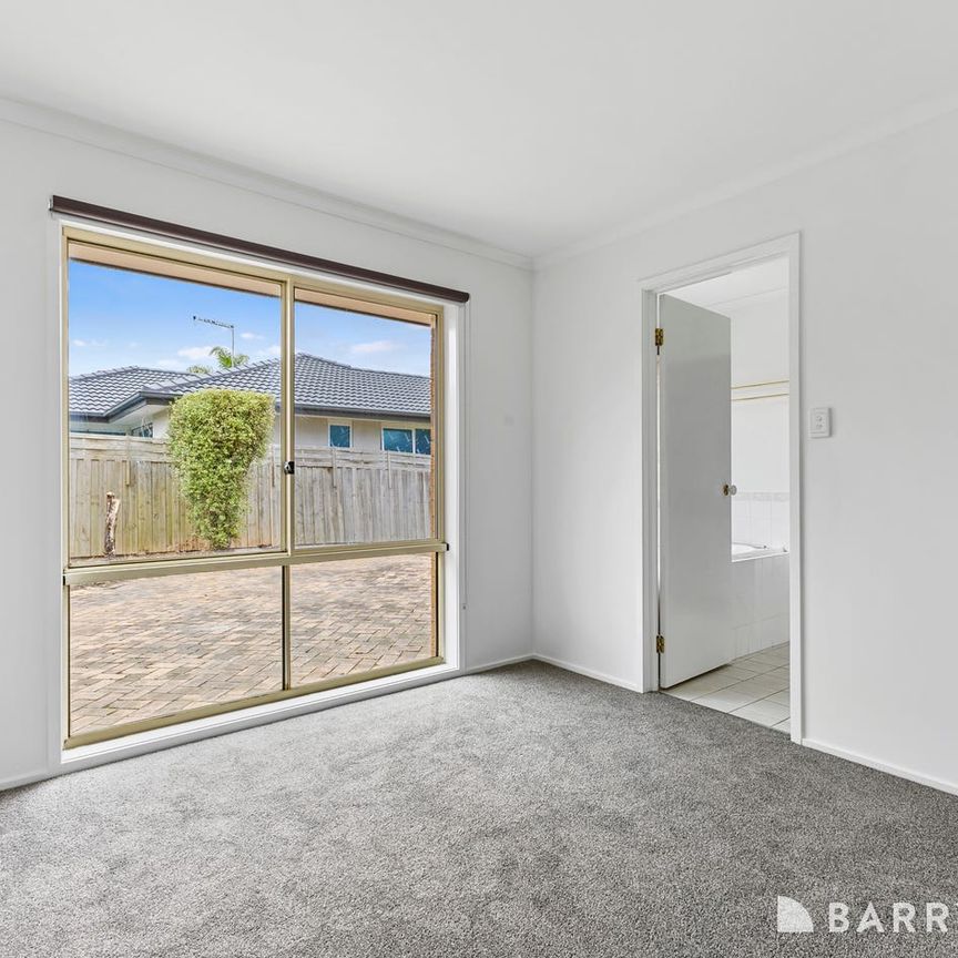 Freshly Updated Family Home in Prime Kilsyth Location - Photo 1