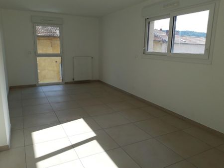 Appartement - T3 - L ARBRESLE - Photo 2