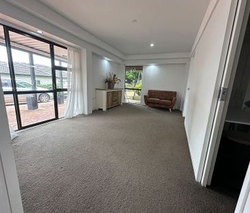 Fully furnished 5- bedroom with Double Garage - Photo 3