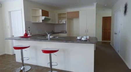 4 Bedroom Brick & Tile in sought after Weymouth - Photo 5