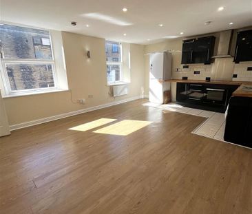 2 bedroom flat to rent - Photo 2