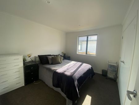 Enjoy unbeatable convenience at 2/43 Smith Street, Frankton – right in the heart of Hamilton! - Photo 2