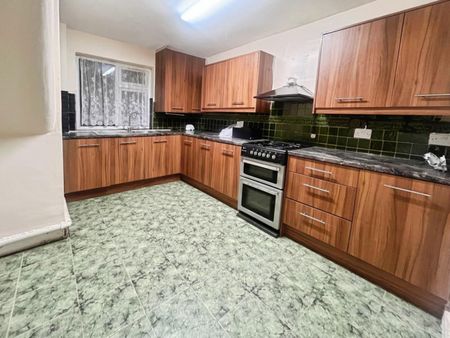 4 bedroom House To Let Total Size: 1109 SQ FT - Photo 5