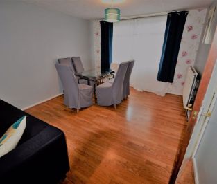 5 bedroom House in Woodbridge Lawn, Leeds - Photo 4