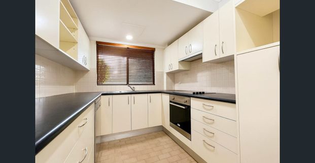 Well Appointed Townhouse - Photo 1