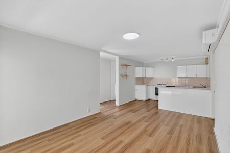 Modern Comfort & Easy-Care Living in a Prime Claremont Location - 6 Month Lease only - Photo 5