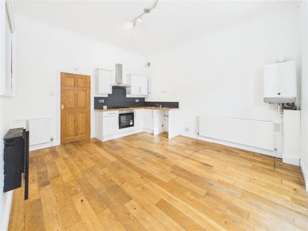 1 bedroom Flat to rent - Photo 3