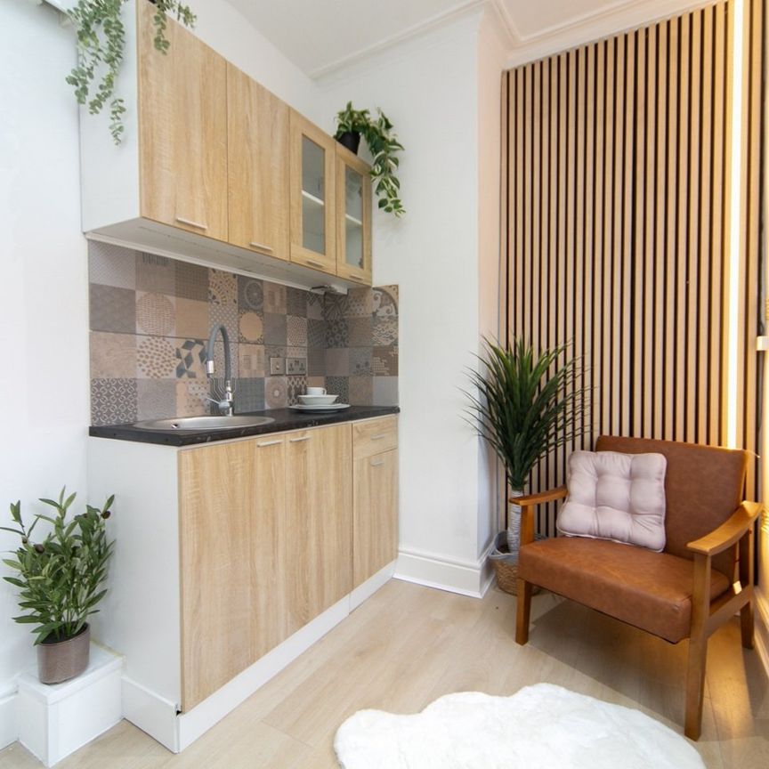 Room in a Shared House, Newark Street, L4 - Photo 1