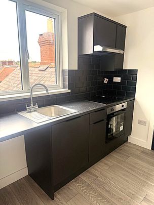 £1,000 PCM, Newly Refurbished One Bedroom Second Floor Flat in Albany Road, Roath, Cardiff, CF24 3LP - Photo 1