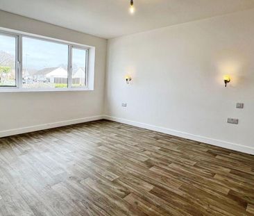 3 bedroom semi-detached bungalow to rent - Photo 4