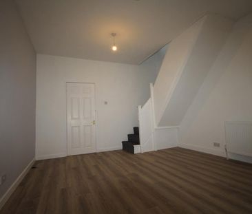 2 bedroom end of terrace house to rent - Photo 3
