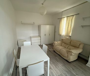 Studio Flat, Sevington Road, NW4 - Photo 3