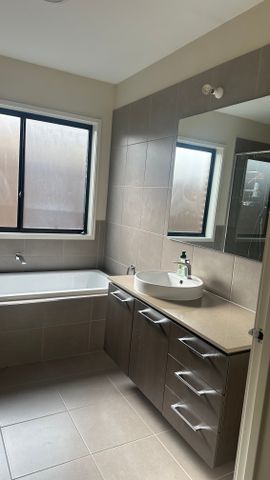 Clyde North - Photo 4