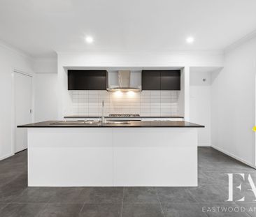 Low maintenance 4 bedroom home - Photo 3