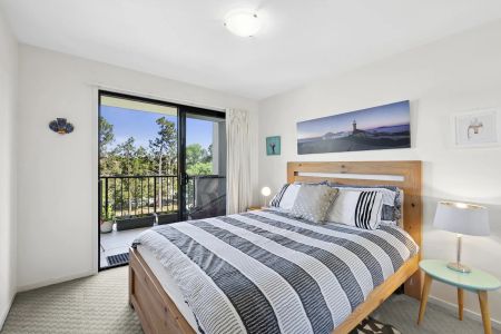 Light-Filled 2-Bedroom Apartment Overlooking Kingston Oval - Photo 4