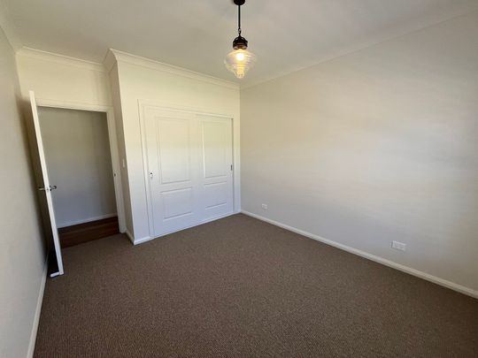 Executive 4 bedroom family home with rural views - Photo 1