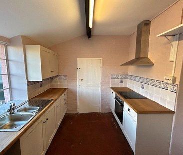 4 bedroom equestrian property to rent - Photo 6