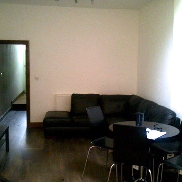 4 NEWTON GROVE - Photo 1