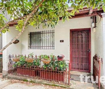 IMPRESSIVE HOME SITUATED IN A SOUGHT-AFTER AREA - Photo 6