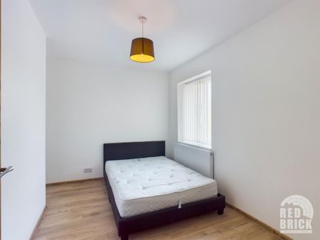 3 bedroom end of terrace house to rent - Photo 3