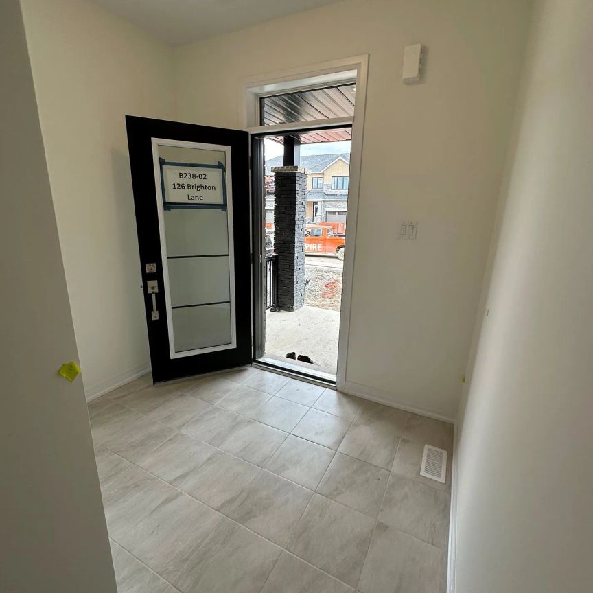 Condo Townhouse For Lease | X8472960 - Photo 1