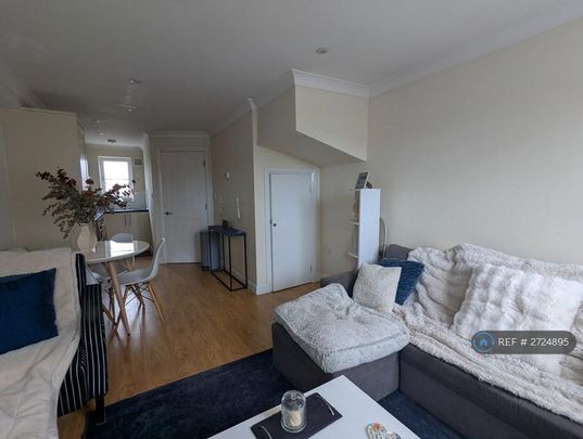 2 bedroom end of terrace house to rent - Photo 1