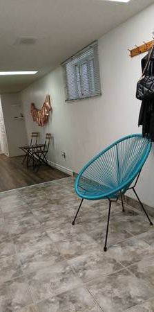 1 Roommate - Bloor/Dufferin 2-bedroom basement apartment - Photo 1