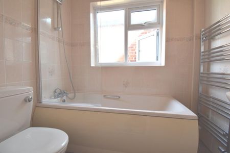 2 bedroom semi-detached bungalow to rent - Photo 4