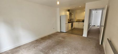 2 bedroom flat to rent - Photo 2