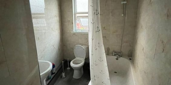 Room in a Shared House, Royal Park Avenue, LS6 - Photo 3