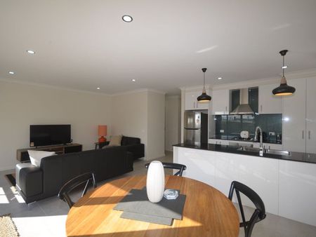 FULLY FURNISHED - CONTACT AGENT FOR AVAILABILITY - Photo 3