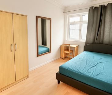 Room in a Shared House, Gilbertson House, E14 - Photo 1