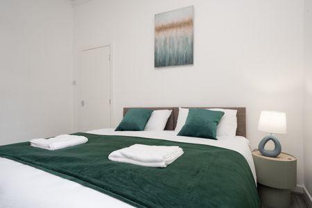 4 Bed Terraced House, Bishop Road, L6 - Photo 5