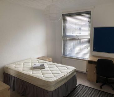 6 bedroom house to rent - Photo 2