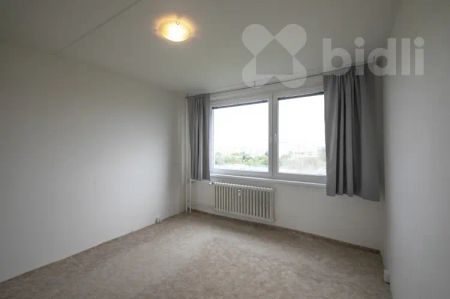 k pronájmu světlý byt 3+1 s prosklenou lodžií a úchvatným panoramatickým výhledem na celou Prahu. - Photo 4