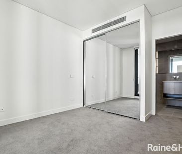 Level 8 with Pool and Golf Course View, Walk to lake and Dinning. - Photo 2