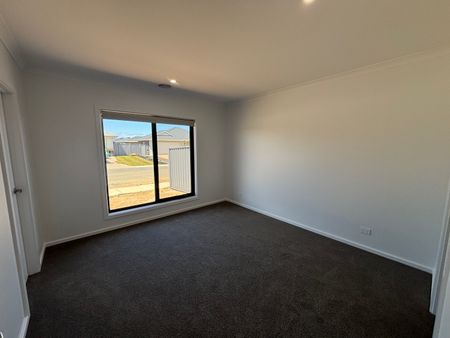 20 Canterbury Road, Thurgoona NSW 2640 - House For Rent | Domain - Photo 4