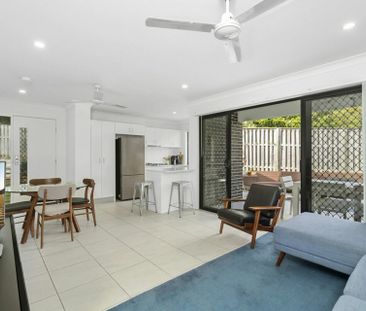 MODERN THREE BEDROOM PLUS STUDY TOWNHOUSE - Photo 1