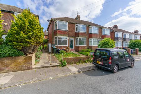 2 bed flat to rent in Angerton Gardens, Newcastle Upon Tyne, NE5 - Photo 5