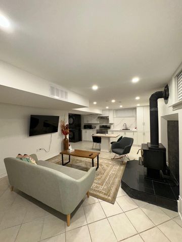 For Lease - 447 Taylor Mills Drive, Richmond Hill, Ontario - Photo 2