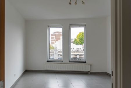 Appartement te huur - foto 2