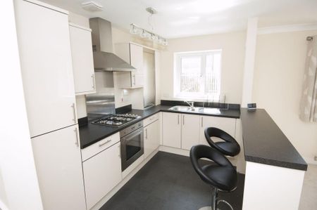 2 bedroom semi-detached house to rent - Photo 2