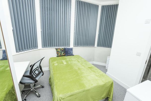 5 bedroom end of terrace house to rent - Photo 1