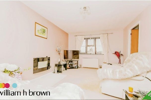 California Close - Photo 1