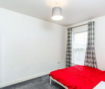 4 bedroom terraced house to rent - Photo 5