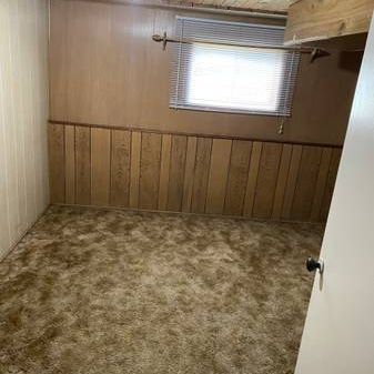 One bedroom basement - Photo 1