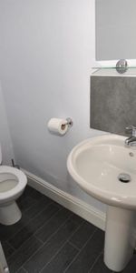 Room 2, 12 Infirmary Road, Chesterfield, Derbyshire - Photo 4