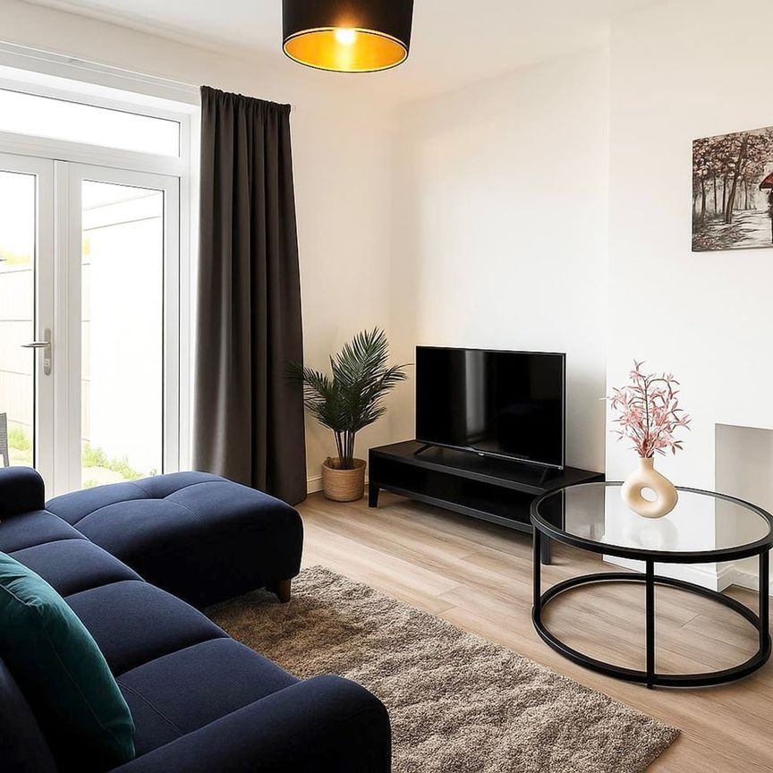 3 Bed Terraced House, Links Avenue, SM4 - Photo 1